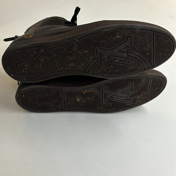 Louis Vuitton - Picture 7 of 12